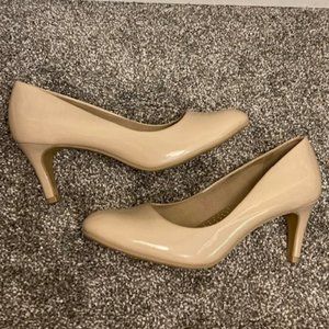 Beautiful Nude Pumps size womens 7 wide
